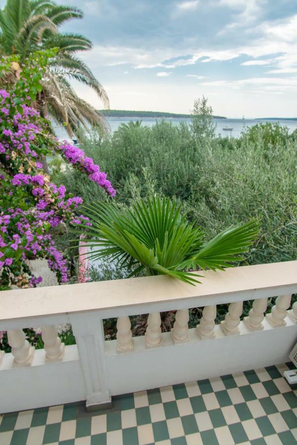 Apartments Picolo Paradiso Miljenko Debelic Barbat na Rabu Exterior photo